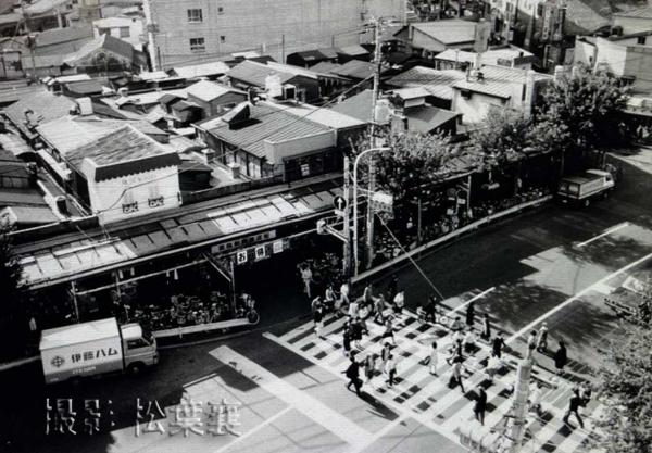 荻窪発展の起爆剤となった荻窪タウンセブンの前身、新興マーケット（写真提供：松葉襄氏）