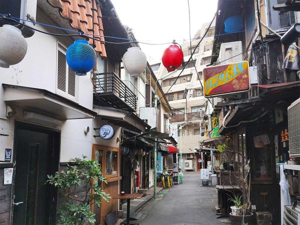 酒好きにおすすめ、レトロ感満載の南口駅前の飲み屋街