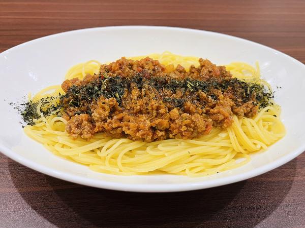 ハーブと共にじっくり煮込んだソースが癖になる「ハーブボロネーゼ」