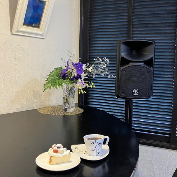 落ち着いた空間でいただくコーヒーとケーキは一段とおいしい
