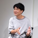 長屋について笑顔で語る藤原さん