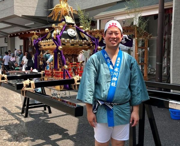 2025（令和７）年、高円寺氷川神社の例大祭で（写真提供：谷村一成さん）