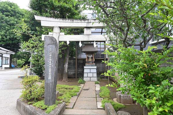 境内社「白玉稲荷神社」