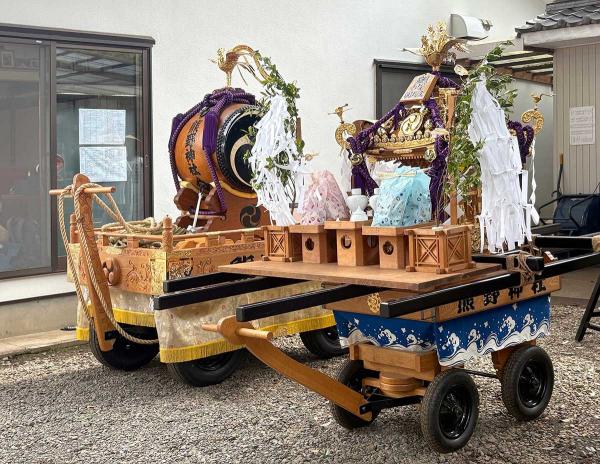 例大祭で見ることができる太鼓と神輿（みこし）
