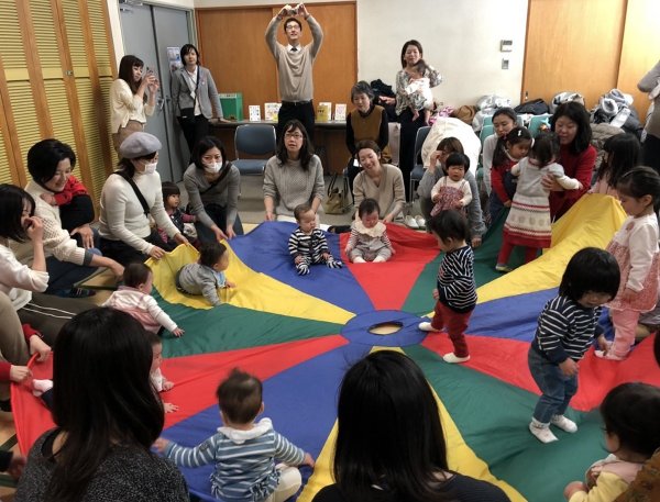「おやこみゅ」の様子。杉並区の子育て応援券を利用できる講座がある（写真提供：天野ひかりさん）