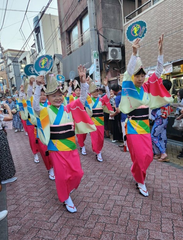 阿波おどり熱演中（撮影：2025年８月　写真提供：杉並区聴覚障害者協会）
