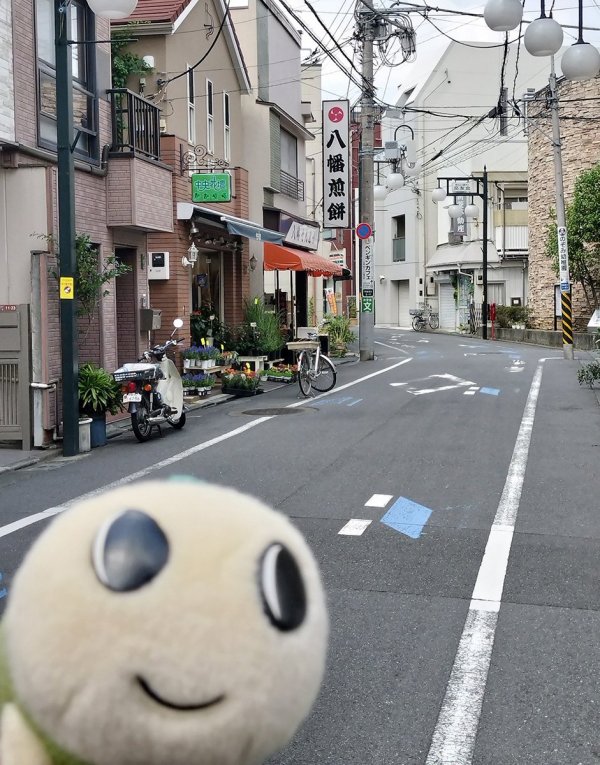 「なつみちゃんが『近所だし』って言ってるから、「平屋」はきっとこの近くだよ！」