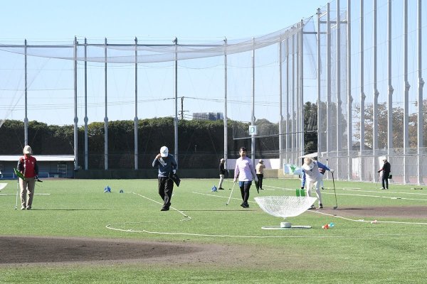 コースを回るラウンド練習の風景