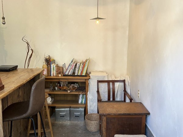 落ち着いた店内