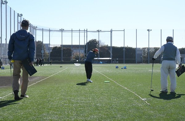 ホールへ向かって飛んでいけ