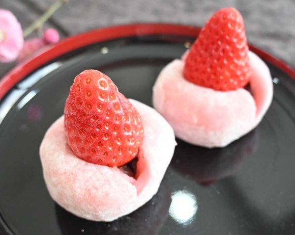 「いちご大福」は、いちごのシーズンに登場（12月末～５月頃）