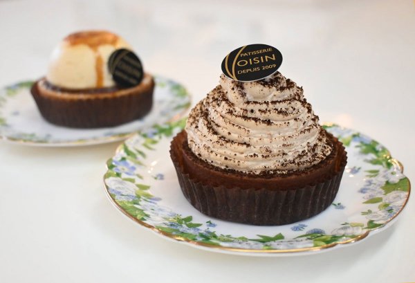 タルトレット ショコラ カプチーノ（手前）とシブースト オ ポム（奥）