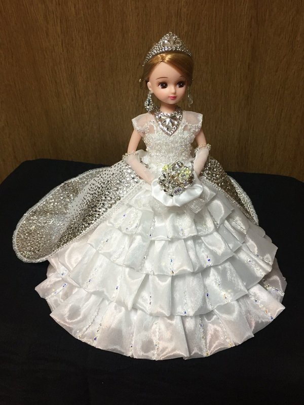 「50周年お祝いコラボリカちゃん」（写真提供：アーメルさん）