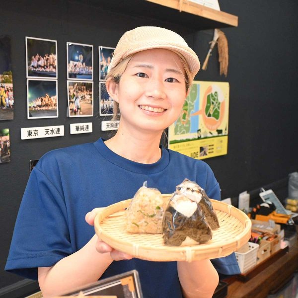「私もこの店のおにぎりとお弁当のファンで、働き始めました」と大和さん