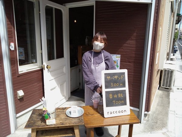 神明通りあさ市で