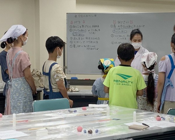 BATA ART EXHIBITION 2023「練り切りで和菓子職人体験」の様子（写真提供：すぎなみ戦略的アートプロジェクト）