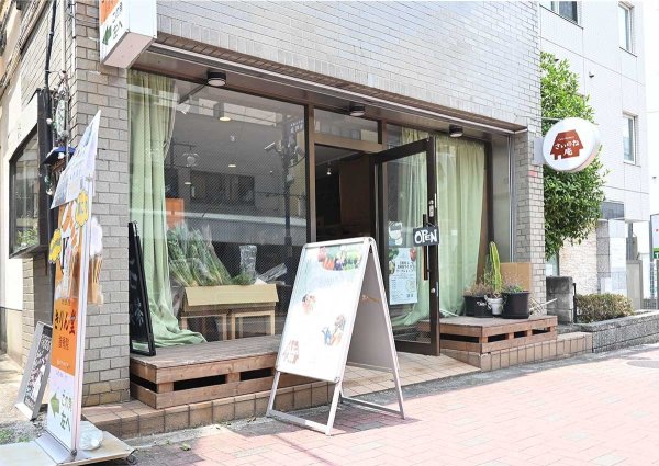 西荻窪駅から北に徒歩約４分。北銀座通り沿いにある