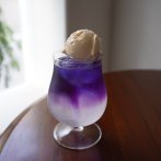 「バタフライピーフロート」（写真提供：Tea for You）