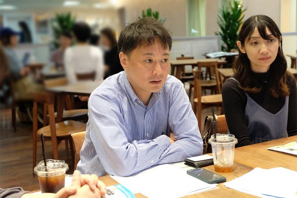 取材中の中村さんと植木さん。二人とも荻窪音楽祭の実行委員も務めている