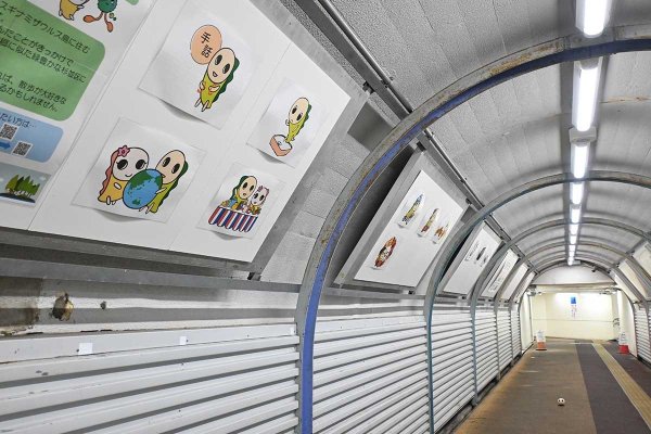 「荻窪地下道には、ぼくのイラストが飾られてるよ～」