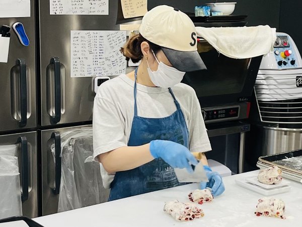 手際よく作業を進める中森さん