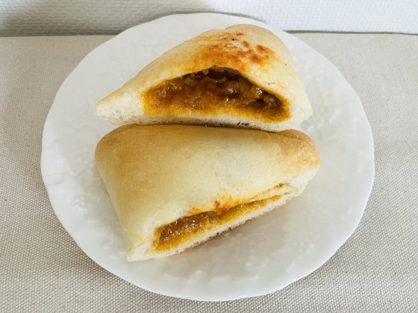 スパイシーな味が夏にぴったり「バターチキンカレーナン」