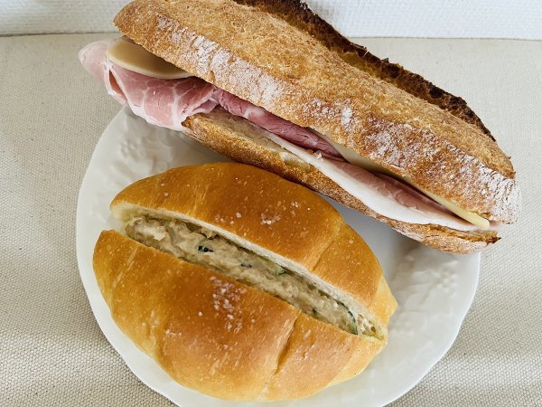 「ハムチーズサンド」と「塩パンサンドツナ」