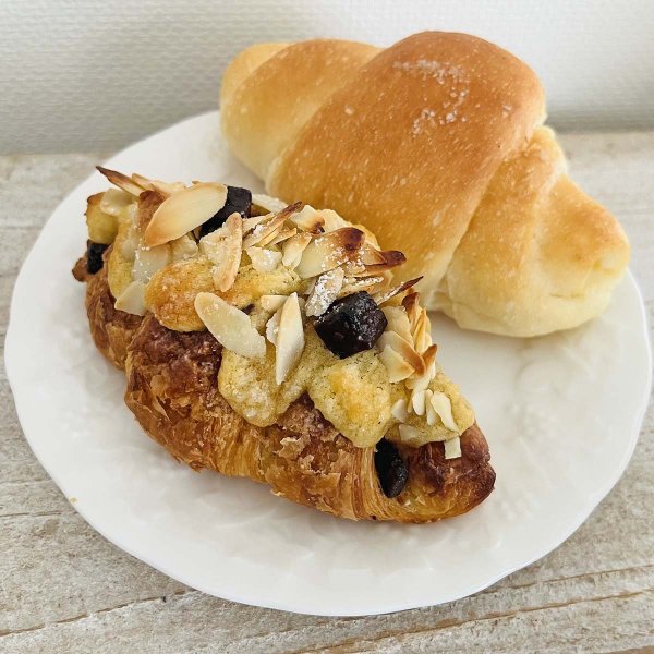 「塩パン」と「オザマンドショコラ」