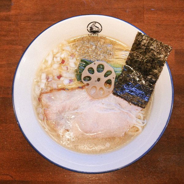 貝節潮そば／140g<br>どれもスープの味わいを引き立てるトッピングばかり