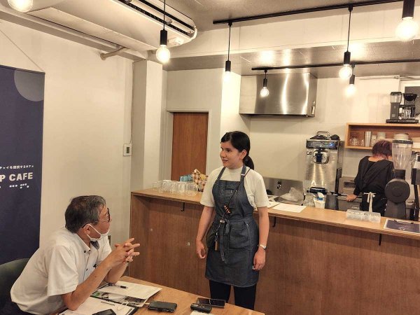 モンゴルの点字ブロックの体験談を話すなっちさん。知らない世界が広がる