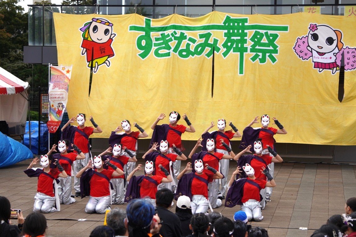 息の合ったパフォーマンスで会場を魅了する子どもたち