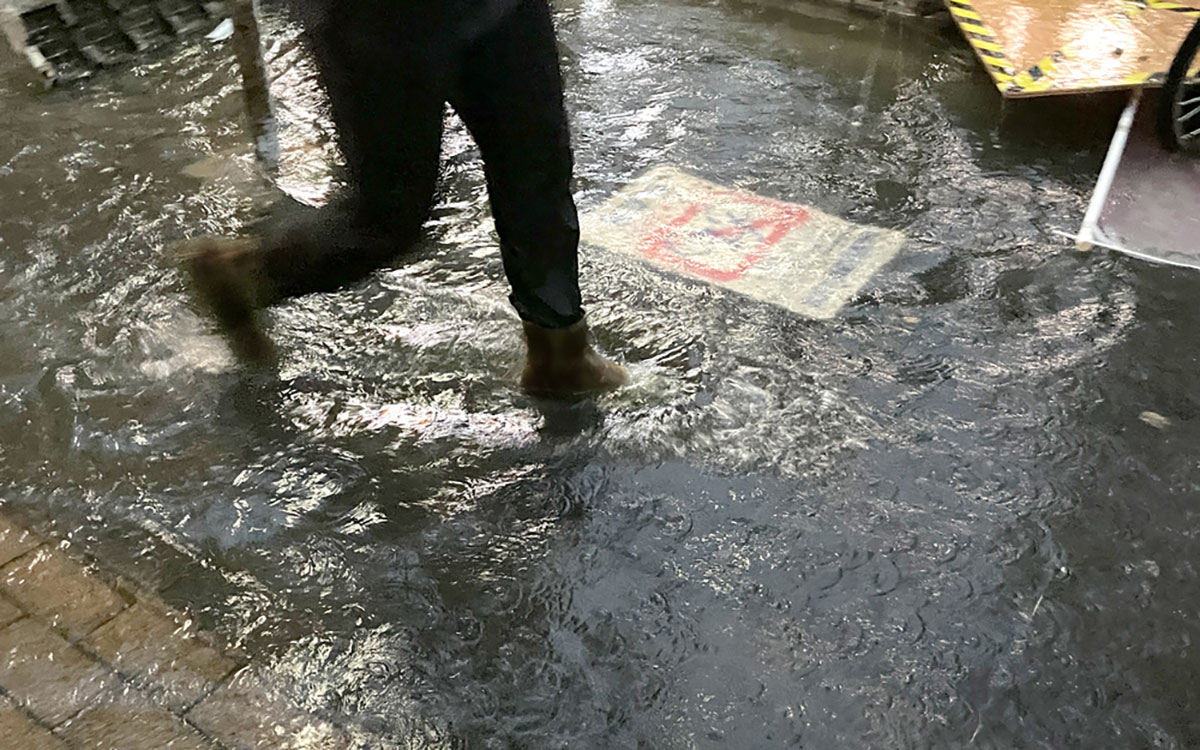 2025（令和７）年７月10日、急な大雨で冠水した阿佐ケ谷駅付近