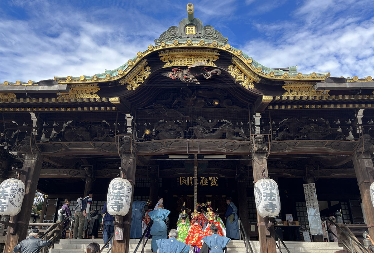 「千日紅奉納行列」の「お稚児さん」たち　