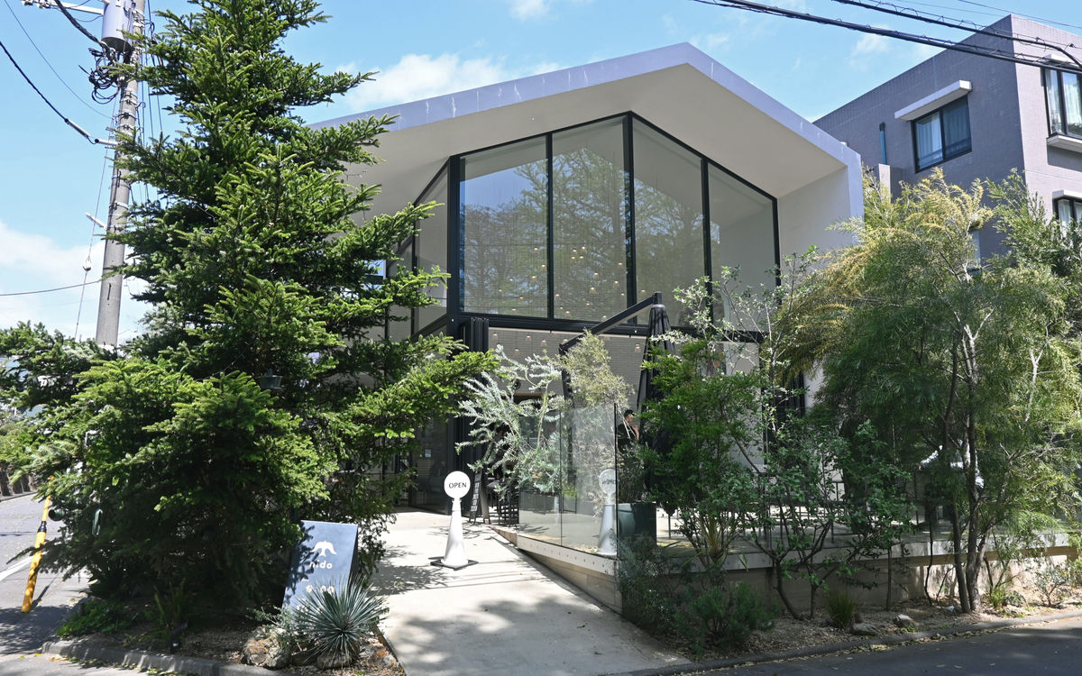 都立善福寺公園が目の前。店内もペット同伴OK