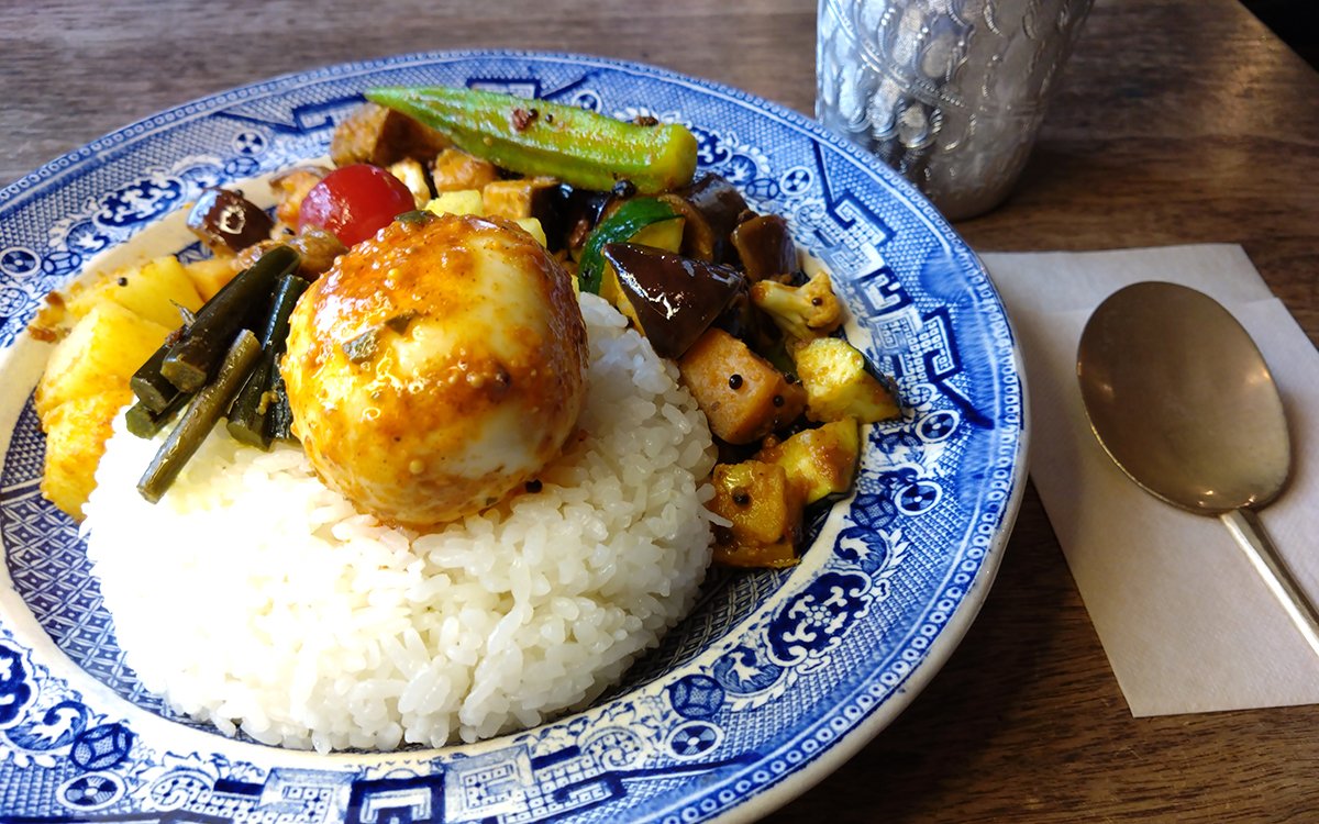 野菜たっぷり、食感も楽しい食べ応えのある「野菜カレー」