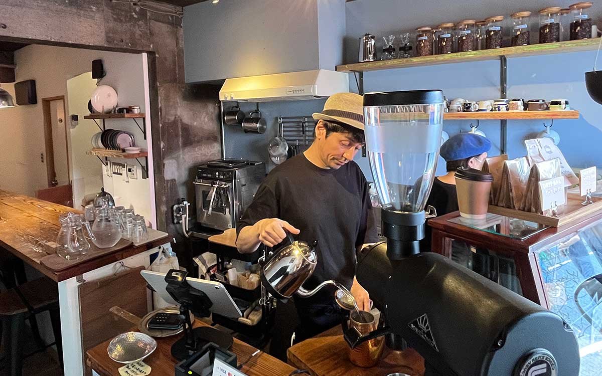 「日常に寄り添うコーヒーとして、気楽にSILVER LININGの一杯を味わって」と高橋アルマン氏