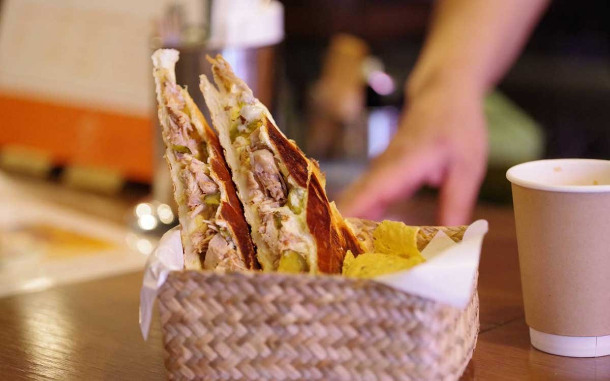 「キューバサンド」はパリッ!とジュワ~の絶妙な食感が癖になる看板メニュー(写真提供:Buena Vista サンドイッチクラブ)