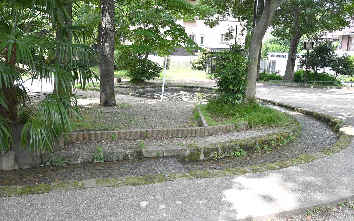 公園の規模も、流れの広さも、比較的こぢんまりしている