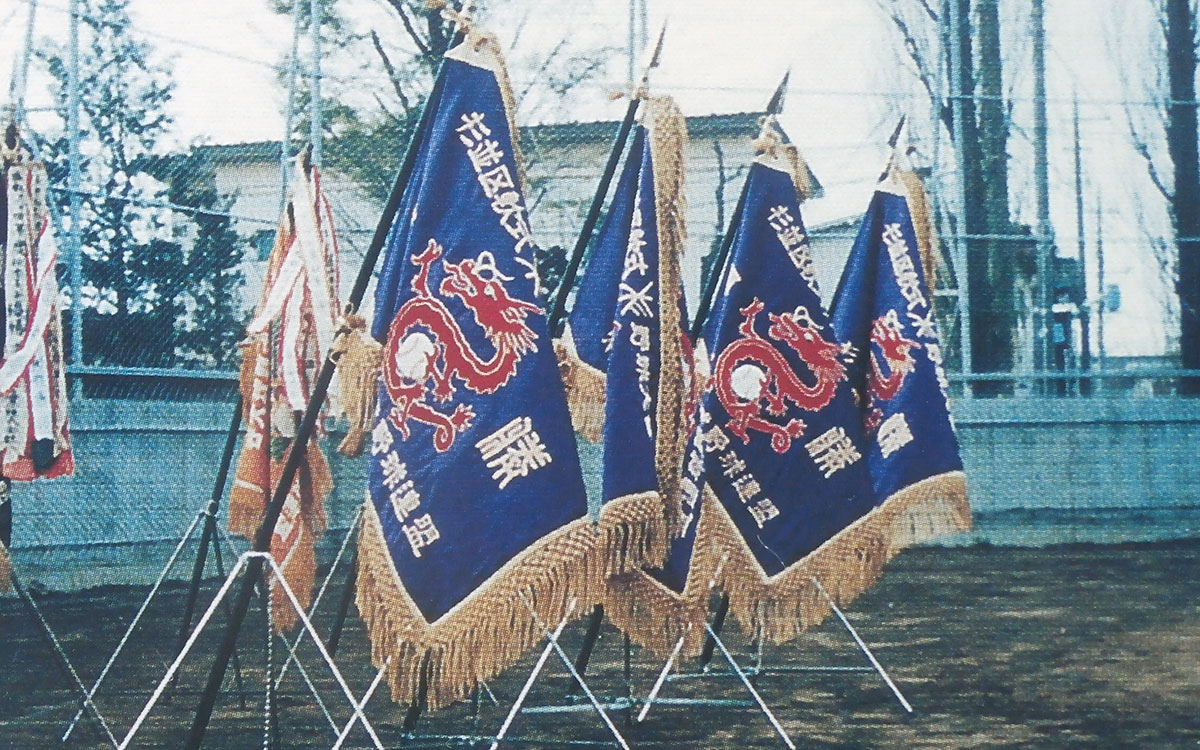 杉並区軟式野球連盟の歴史を感じさせる重厚な優勝旗（写真提供：杉並区軟式野球連盟）