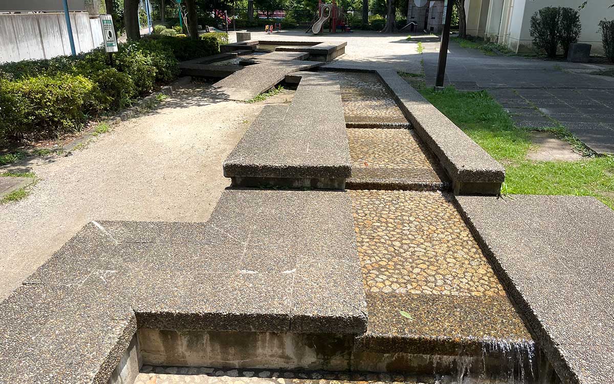 水の流れが穏やかで、ゆるやかな傾斜が続く