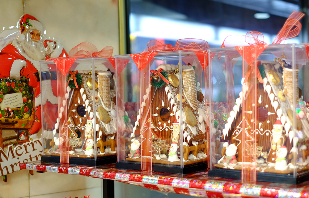 例年クリスマスシーズンに販売される、クッキーで作られたお菓子の家「ヘクセンハウス」